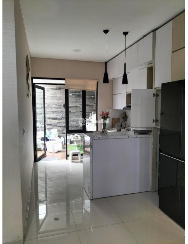 Dijual Rumah 2 Lantai, LT. 100m2, LB. 97m2, SHM, Full Furnished, Dekat Exit Tol Pasteur, Sukawarna, Cicendo - Bandung