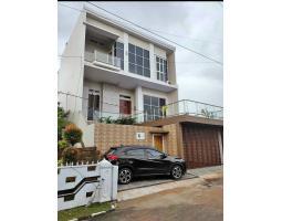 Dijual Rumah Mewah 3 Lantai Ada Kolam Renang Full Perabot - Pontianak 