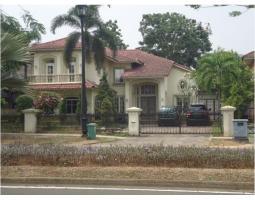 Dijual Rumah 2 Lantai di Boulevard Palem Raya Karawaci, Hanya 5 Menit ke Tol Karawaci - Tangerang 