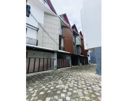 Jual Rukost Baru Full Furnished Luas 225 m2 Lokasi Strategis - Malang Kota