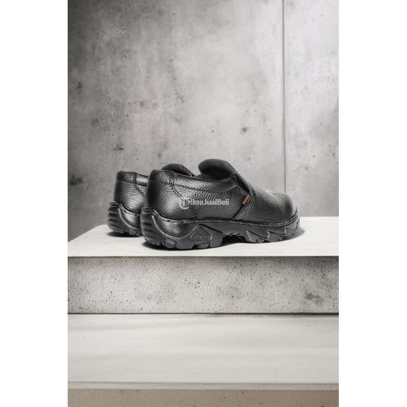 Agen Sepatu Proyek - Batam