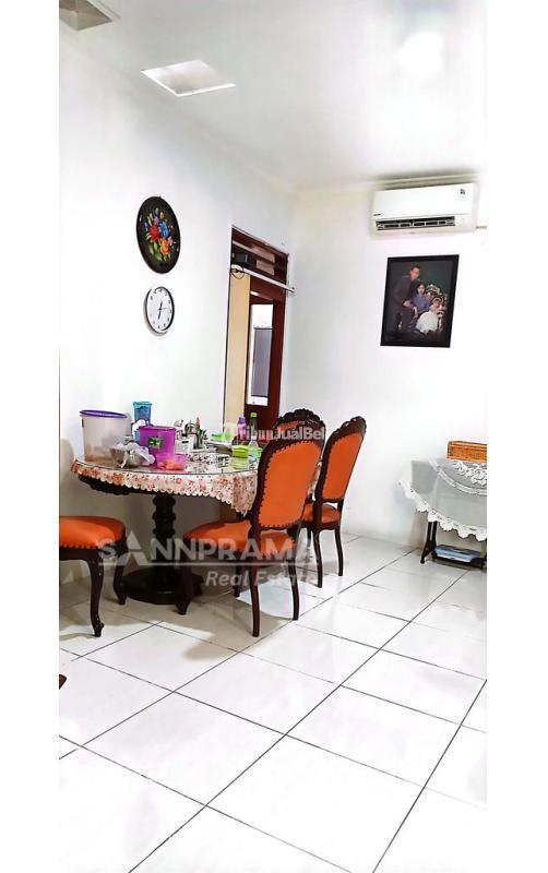 Dijual Rumah Hook Ada 4 Unit Kios, Kebon Jeruk Dekat Kampus Binus - Jakarta Barat
