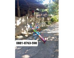 Perngrajin Ayunan Besi Taman dan Jungkat-jungkit di Kuta Utara - Badung