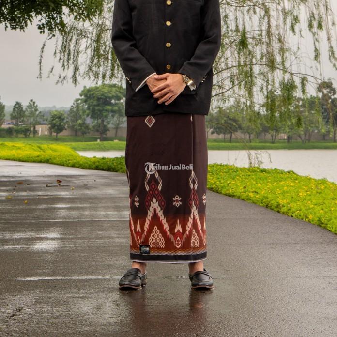 Sarung Tenun Hitam - Kediri Kota