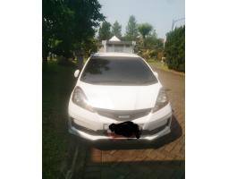 Mobil Honda Jazz Tahun 2013 Tangan Pertama, Jok Kulit dan Aki Baru - Depok