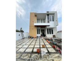 Dijual Villa Baru 3 Lantai Dekat Wisata Kota Batu - Batu