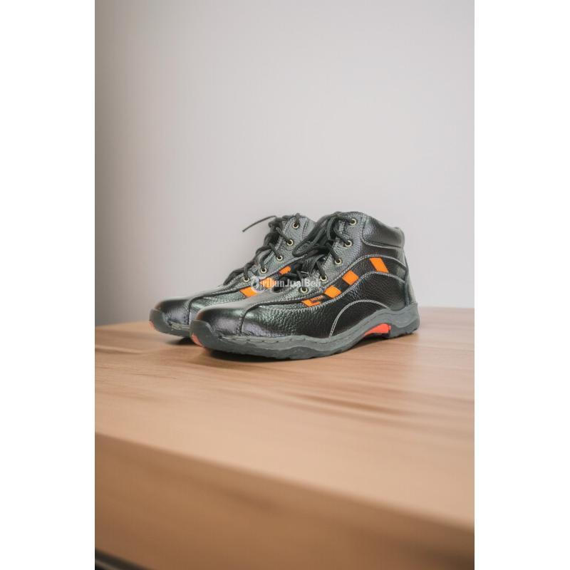 Tempat Safety Shoes Tinggi 15cm - Bontang