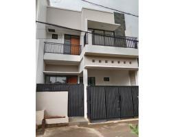 Jual Rumah 2 Lantai Tipe 156 Baru Dekat Pintu Tol Bekasi Barat - Bekasi Kota