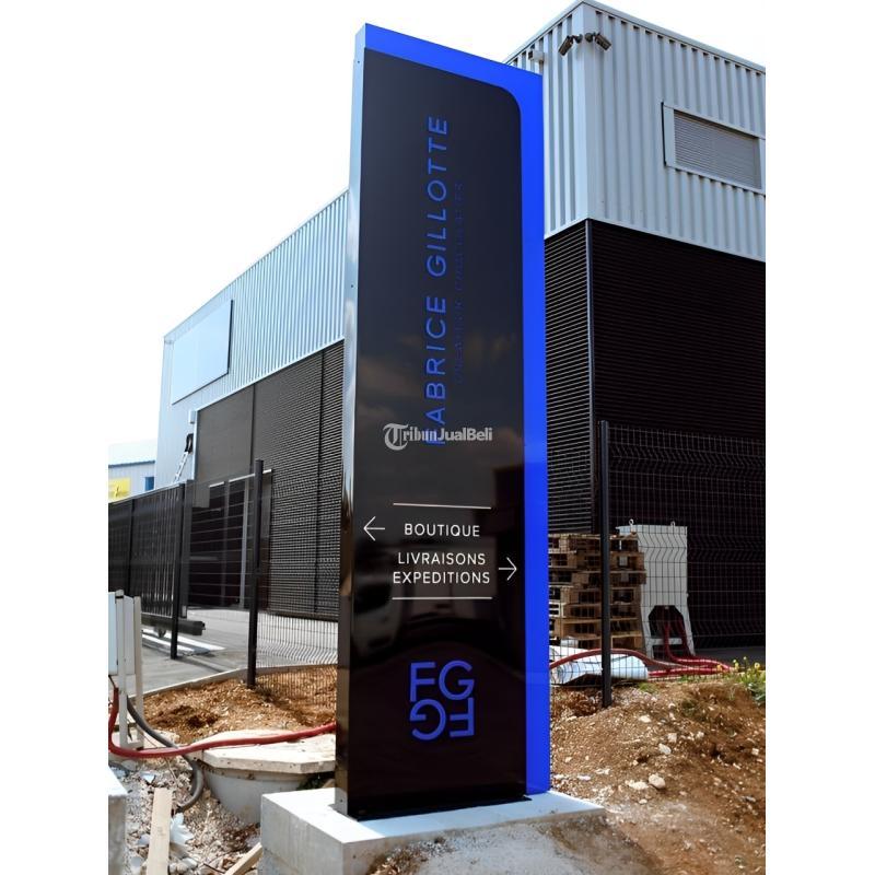 Pylon Sign Totem Akrilik Kupang