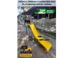 Playground Anak dengan Ayunan Besi Aman Desa Kutuh Kec Kuta Selatan - Badung