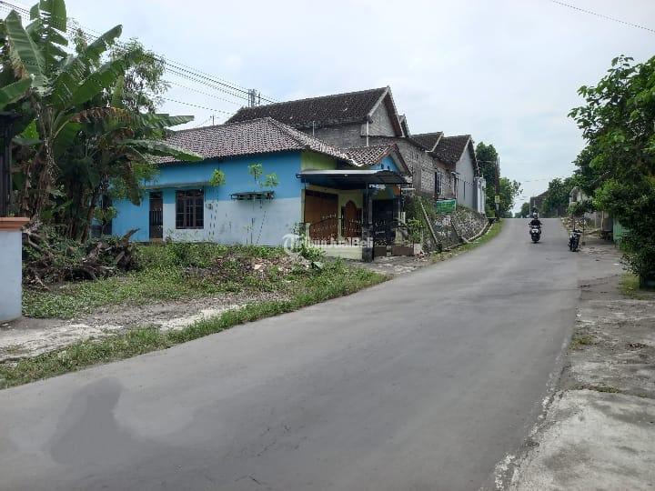 Dijual Rumah Hitung Tanah Luas 250m2 SHM Murah Tepi Jalan Gagaksipat Boyolali Solo - Surakarta