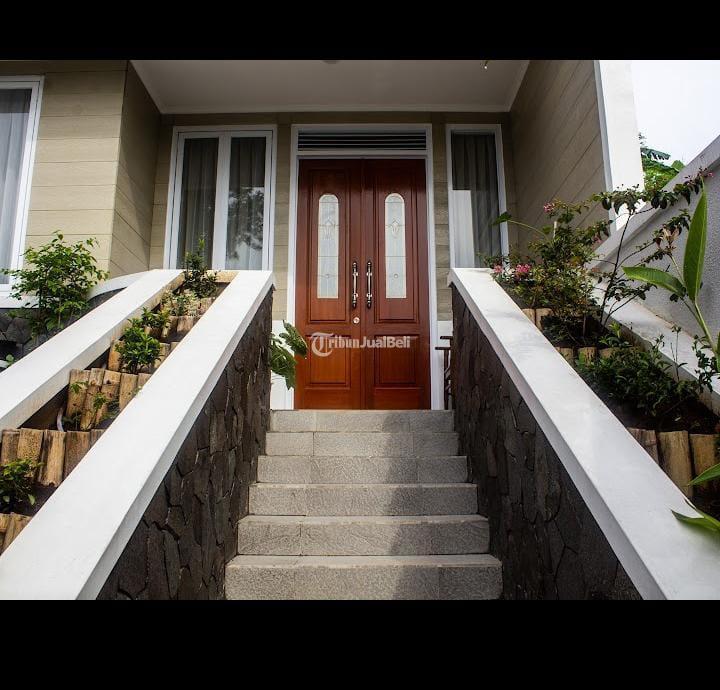Dijual Rumah Vila 2 Lantai, LT. 182m2, LB. 175m2, SHM, View Kota, Plus Kolam Renang Di Cibeunying Kaler - Bandung