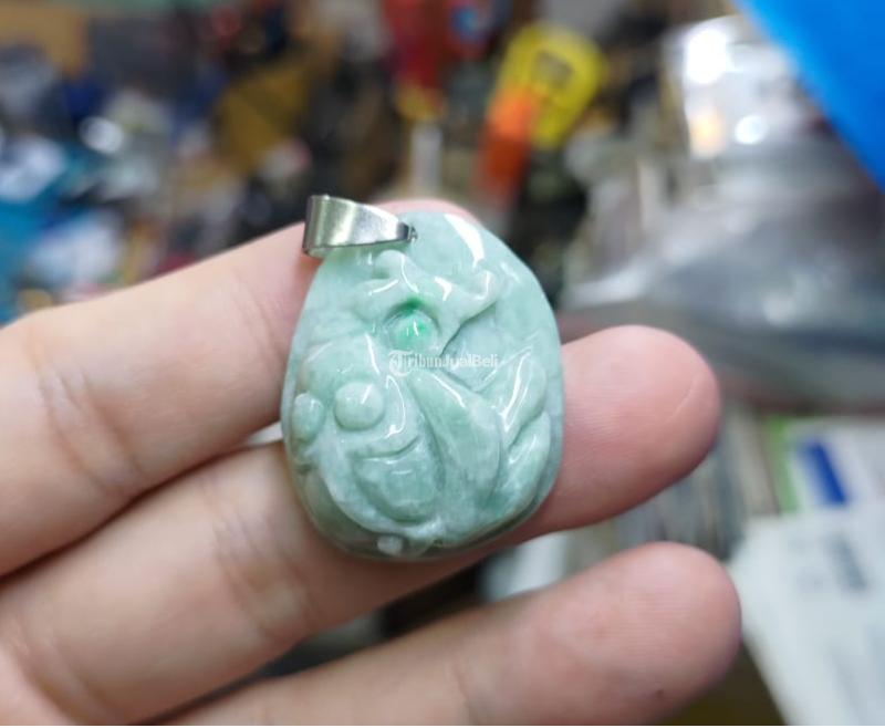Liontin Batu Permata Natural Giok Jade JDT037 Light Green Carving - Jakarta Pusat