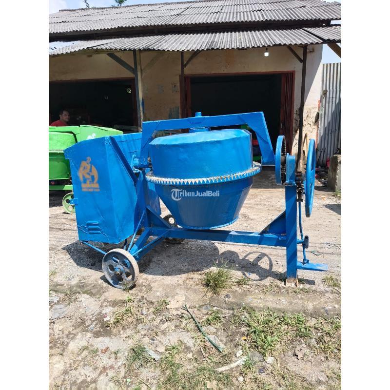 Mixer Cor Beton AAA Mesin Dongfeng Mulus Siap Pakai - Bekasi