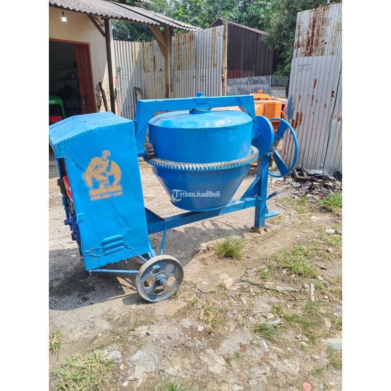 Mixer Cor Beton AAA Mesin Dongfeng Mulus Siap Pakai - Bekasi