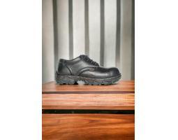 Sepatu Pria Hitam untuk Melamar Kerja - Batam