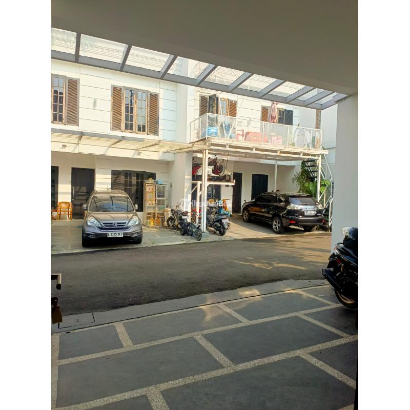 Dijual Rumah Strategis 2 Lantai, 5KT, 4KM, Siap Huni, Dalam Town House, Legalitas Lengkap, Hanya 2,5M - Jakarta Selatan