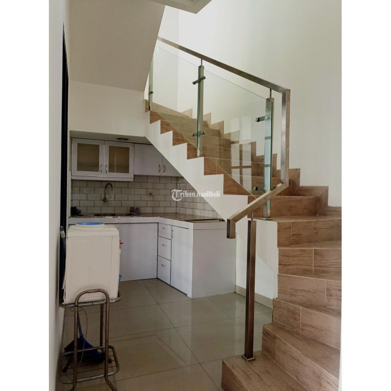 Dijual Rumah Strategis 2 Lantai, 5KT, 4KM, Siap Huni, Dalam Town House, Legalitas Lengkap, Hanya 2,5M - Jakarta Selatan