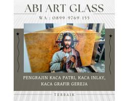 Kaca Patri Gereja - Yapen 