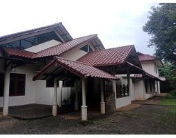 Dijual Rumah Dengan Kolam Renang di Lebak Bulus, Hanya 12 Menit Ke Tol Fatmawati - Jakarta Selatan