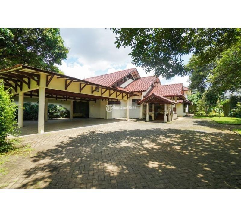 Dijual Rumah Dengan Kolam Renang di Lebak Bulus, Hanya 12 Menit Ke Tol Fatmawati - Jakarta Selatan