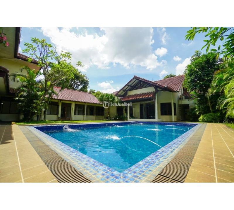 Dijual Rumah Dengan Kolam Renang di Lebak Bulus, Hanya 12 Menit Ke Tol Fatmawati - Jakarta Selatan