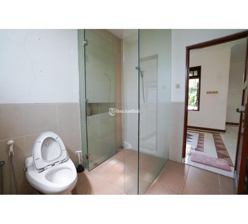 Dijual Rumah Dengan Kolam Renang di Lebak Bulus, Hanya 12 Menit Ke Tol Fatmawati - Jakarta Selatan