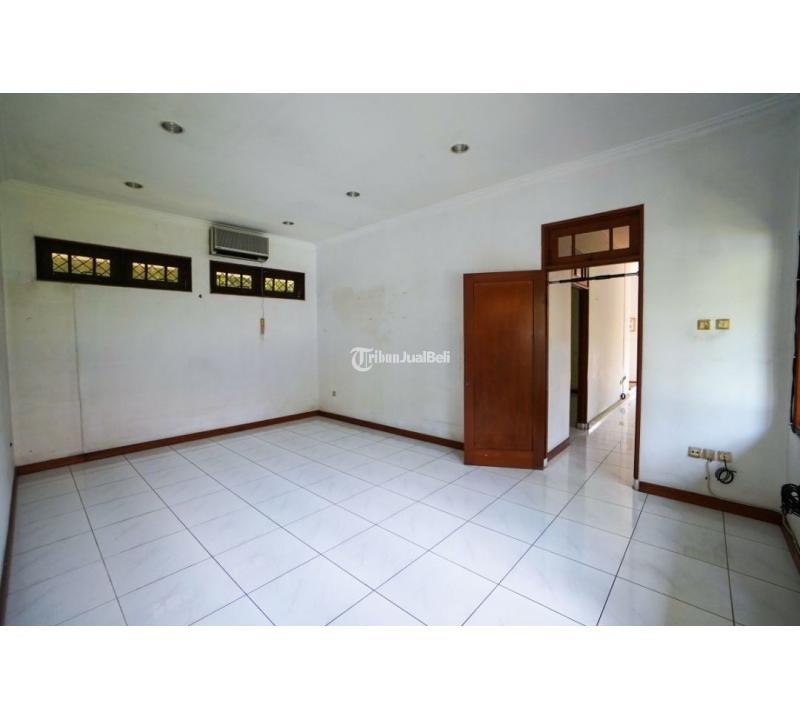 Dijual Rumah Dengan Kolam Renang di Lebak Bulus, Hanya 12 Menit Ke Tol Fatmawati - Jakarta Selatan