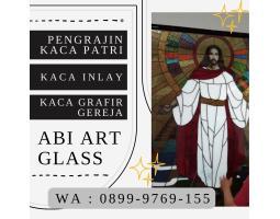 Pengrajin Kaca Patri Grafir Inlay Gereja, Mamberamo Raya - Papua