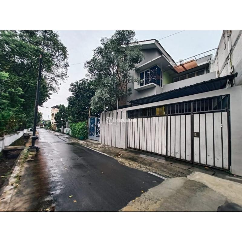 Dijual Rumah 2 Lantai Tipe 100 Bekas dekat Jalan Raya di Manahan - Solo