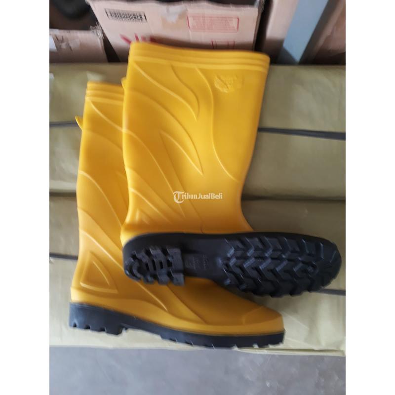 Sepatu Bot Proyek Harga Terjangkau - Bandung