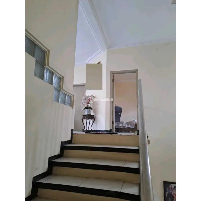 Dijual Rumah 2 Lantai SHM Kawasan Kebak Arum Surabaya Strategis - Surabaya