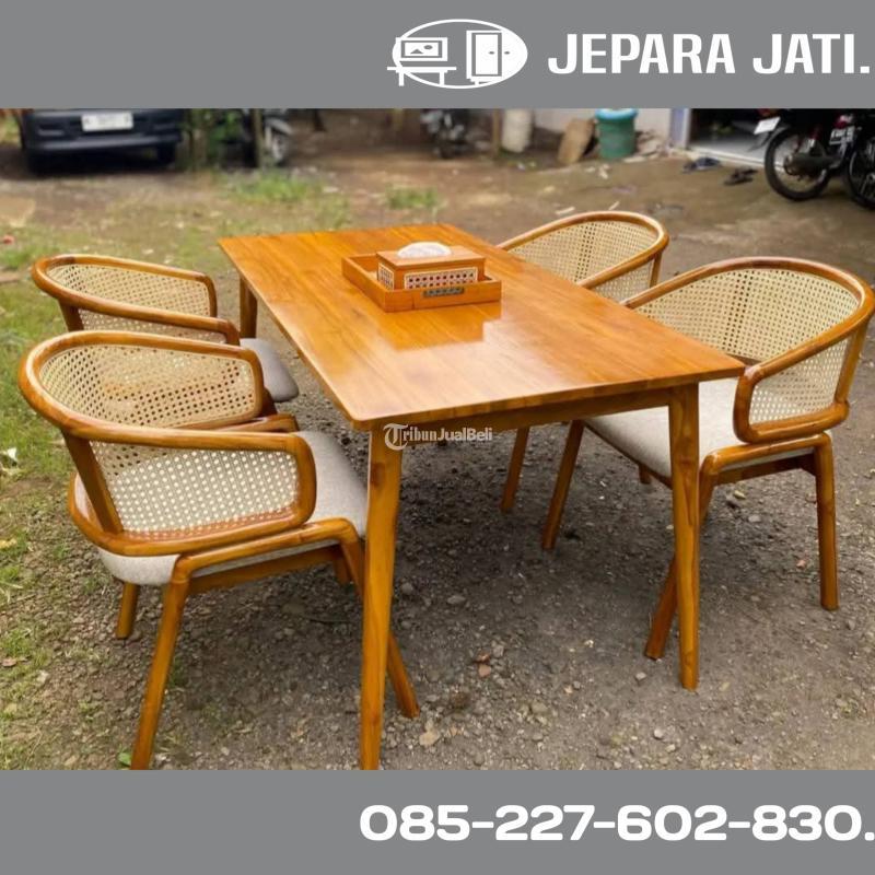 Meja Makan Minimalis 4 Kursi Rotan - Tangerang Selatan
