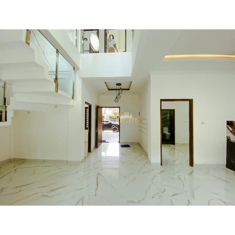 Dijual Rumah Mewah 3 Lantai di Maguwoharjo Tipe 225 5KT 3KM SHM - Sleman