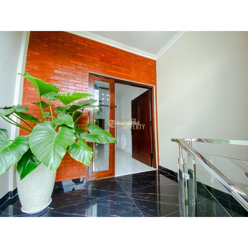 Dijual Rumah Mewah 3 Lantai di Maguwoharjo Tipe 225 5KT 3KM SHM - Sleman