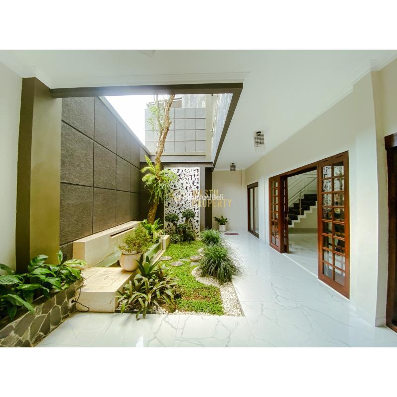 Dijual Rumah Mewah 3 Lantai di Maguwoharjo Tipe 225 5KT 3KM SHM - Sleman