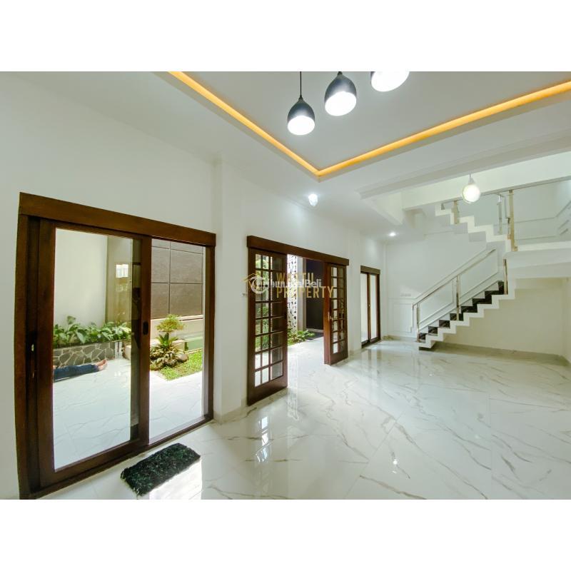 Dijual Rumah Mewah 3 Lantai di Maguwoharjo Tipe 225 5KT 3KM SHM - Sleman