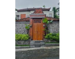 Dijual Villa Mewah, LT. 360m2, LB. 500m2, SHM, Full Furnished, dengan Kolam Renang, di Gamping, Sleman - Yogyakarta