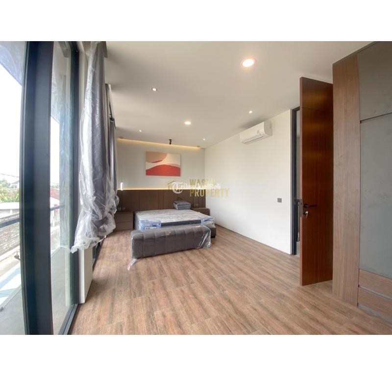 Dijual Rumah 2 Lantai Fully Furnish Dekat Tugu Jogja Tipe 135 3KT 3KM SHM - Sleman