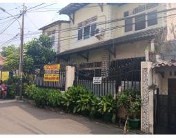 Dijual Rumah 2 Lantai SHM Cash Only di Merpati , Menteng Tipe 102 - Jakarta Selatan