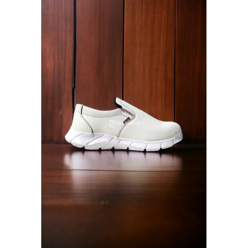 Agen Safety Shoes Berat 1,5kg - Karawang