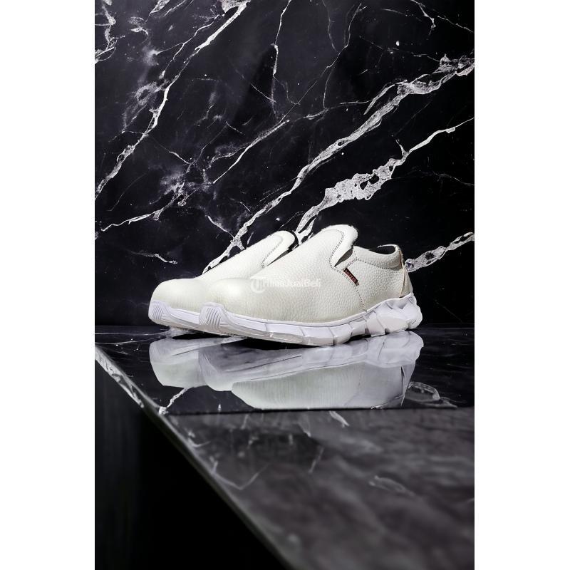 Agen Safety Shoes Berat 1,5kg - Karawang