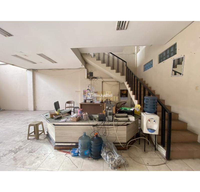 Dijual Toko 2 Lantai, Luas 900m2,Hgb, Lokasi Strategis, 5 Menit Dari Gembira Loka Zoo, Di Gedong Kuning, Sleman - Yogyakarta