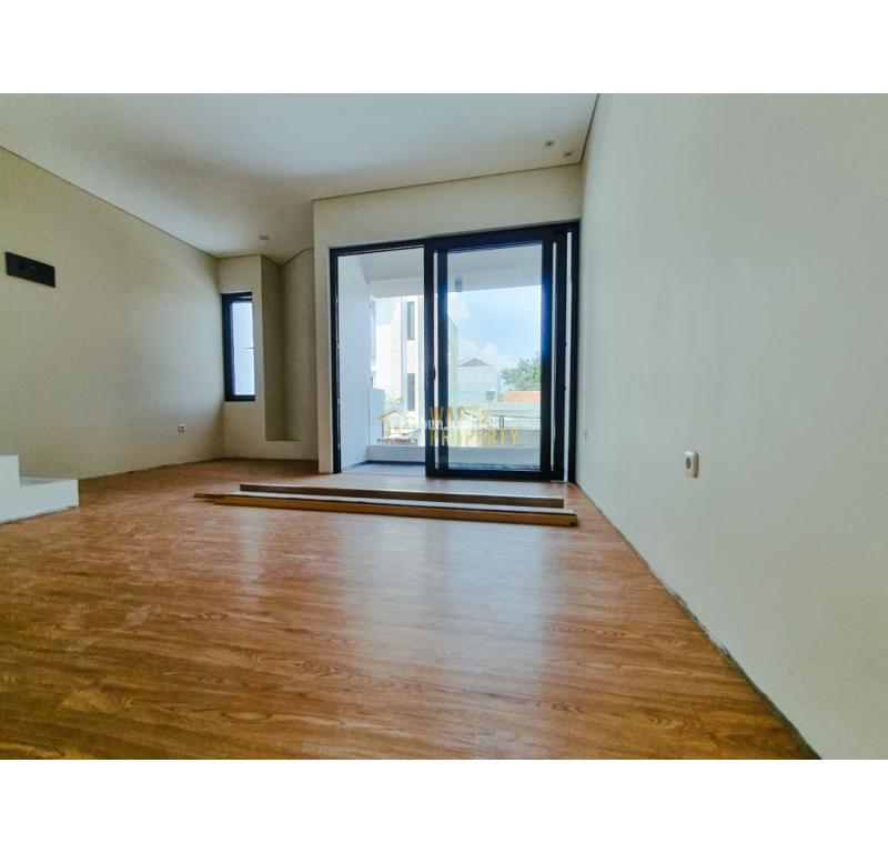 Dijual Rumah Modern, Lt. 73m2, Lb. 140m2, Shm, Lokasi Strategis Di Jagakarsa - Jakarta Selatan