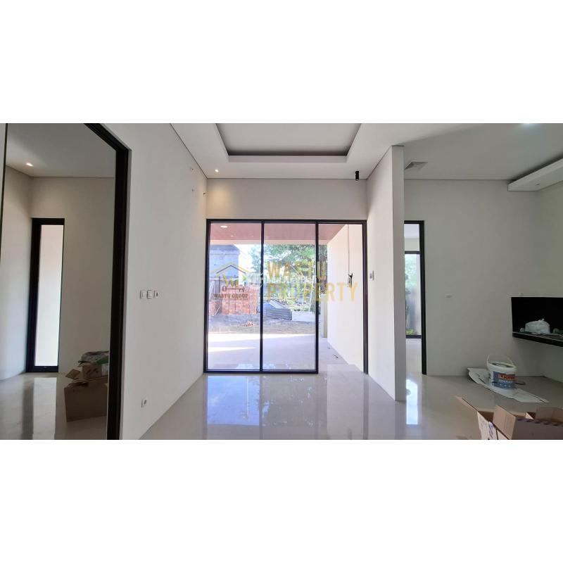 Dijual Rumah Siap Huni, Open Space Dekat Exit Tol Di Maguwoharjo - Sleman