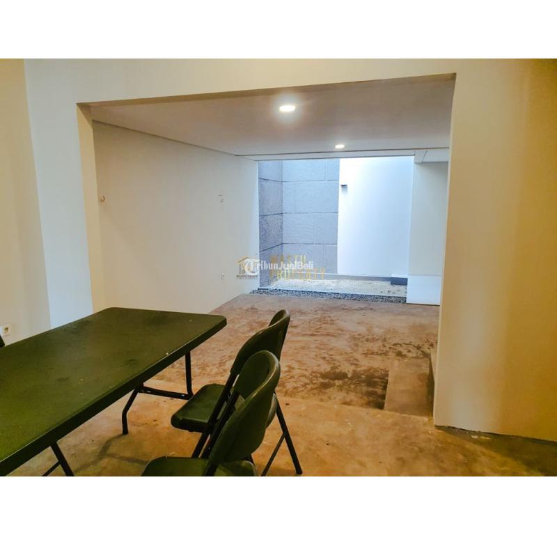 Dijual Rumah 3 Lantai, Lt. 73m2, Lb. 140m2, Shm, Dalam Cluster, Dekat Pintu Tol Brigif - Jakarta Selatan
