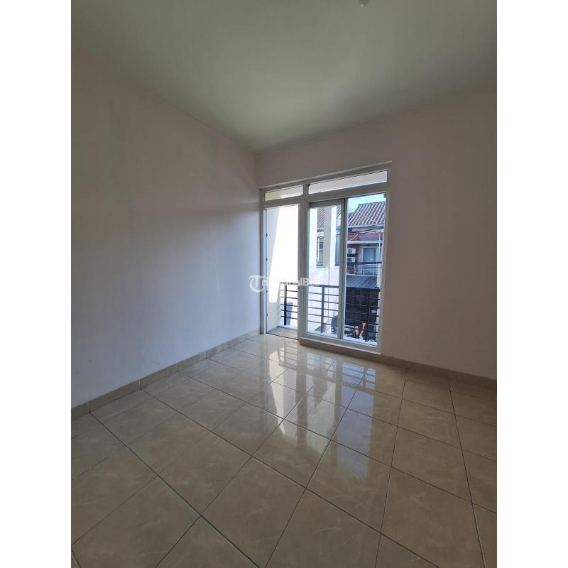 Dijual Rumah 2 Lantai, Tipe 70, 2kt, 1km, Shm, Park Residence, Taman Sueya 5 - Jakarta Barat