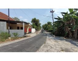 Dijual Rumah Luas 220 m2 Bekas  Tepi Jalan Waduk Cengklik Ngargorejo Ngemplak - Boyolali 