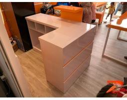 Meja Kasir Minimalis Orange Putih - Semarang 