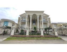 Dijual Rumah Mewah, Lt. 850m2, Lb. 1500m2, Shm, Lantai Marmer Italia, Classic Eropa, Jalan Suprapto - Pontianak